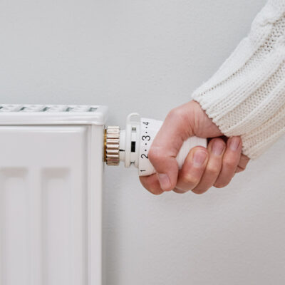 J’ai hérité d’une maison avec un chauffage électrique. Que puis-je faire pour améliorer mon bilan environnemental ?