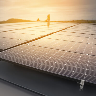 Chronique immobilière dans Arcfinfo: “Du photovoltaïque sur mon toit: est-ce encore rentable?”